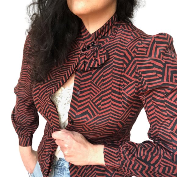 Vintage Tops - Vtg Geometric Puff Sleeve Ruffle Tab Patterned Top